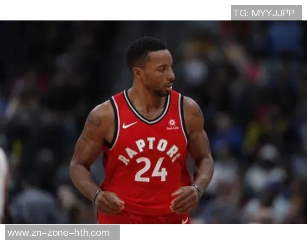 鲍威尔单场投中9记三分手感火热观察对手防守策略 鲍威尔单场投中9记三分手感火热观察对手防守策略